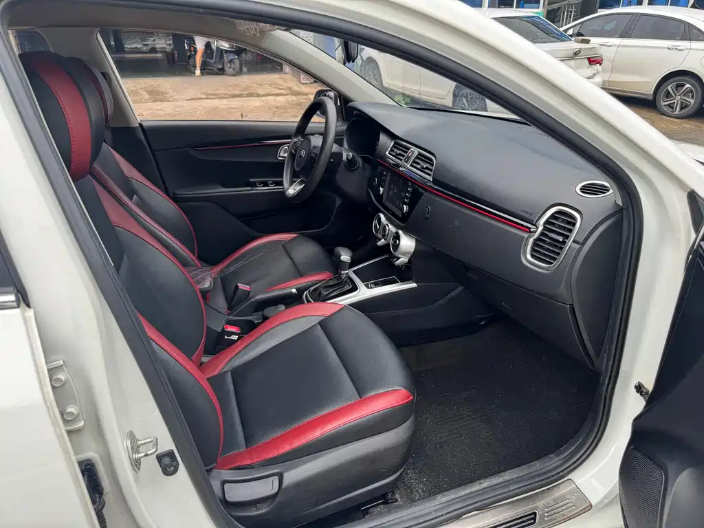 Kia KX Cross — миниатюра 8