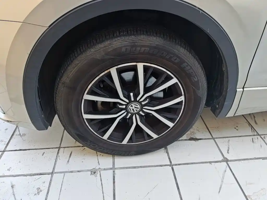 Volkswagen Tiguan L PHEV — миниатюра 23