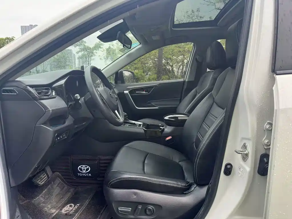 Toyota RAV4 — миниатюра 4
