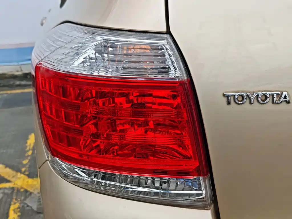 Toyota Highlander — миниатюра 10