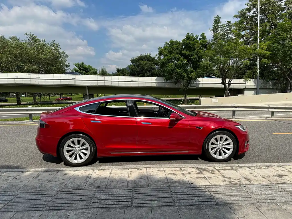 Tesla Model S — миниатюра 17