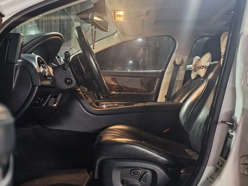 Jaguar XJ — миниатюра 6