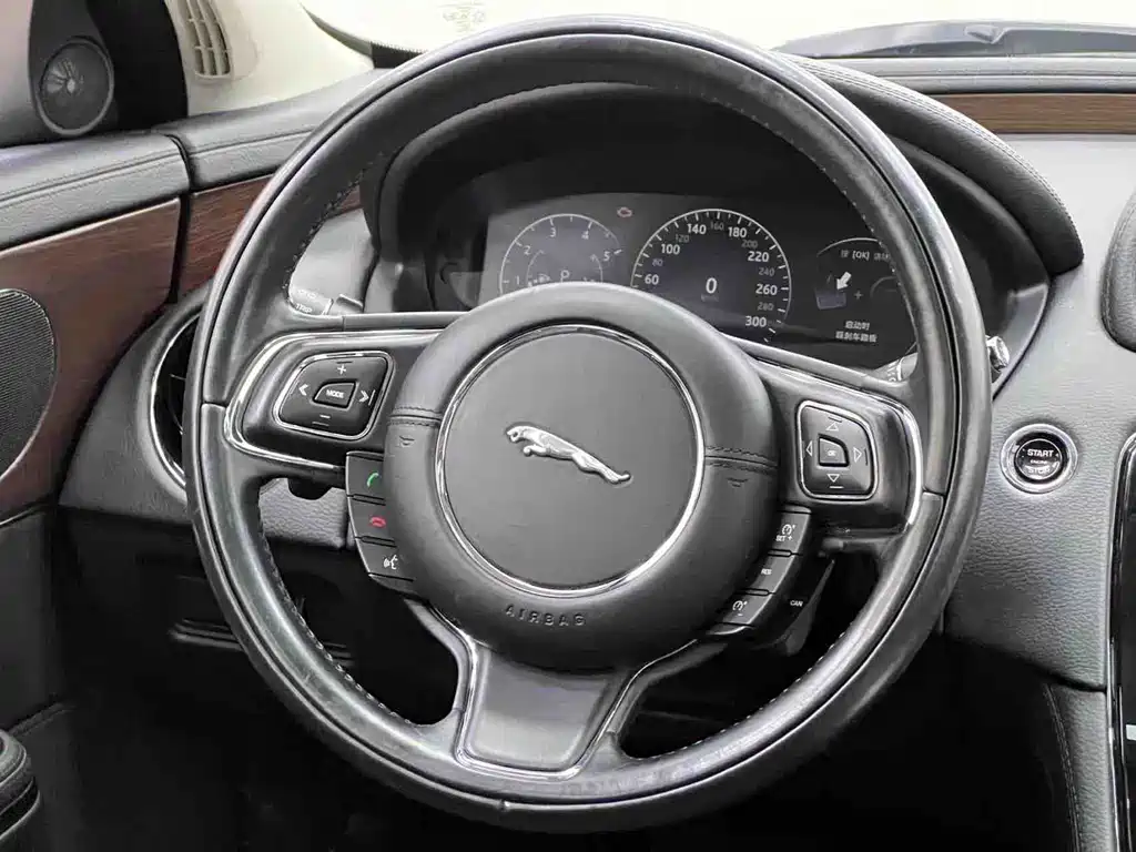 Jaguar XJ — миниатюра 25