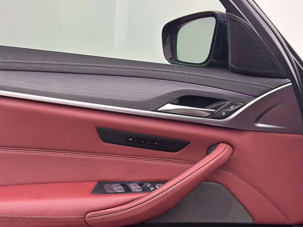 BMW 5 Series — миниатюра 9