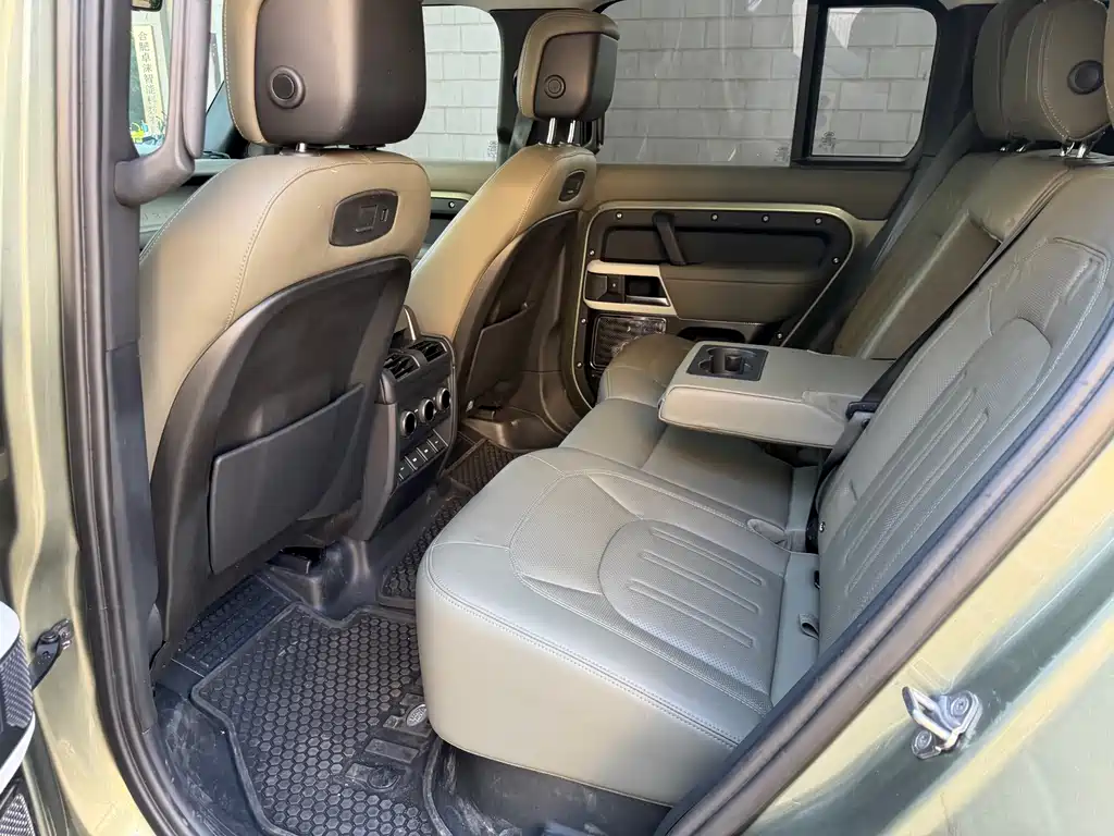 Land Rover Defender — миниатюра 8