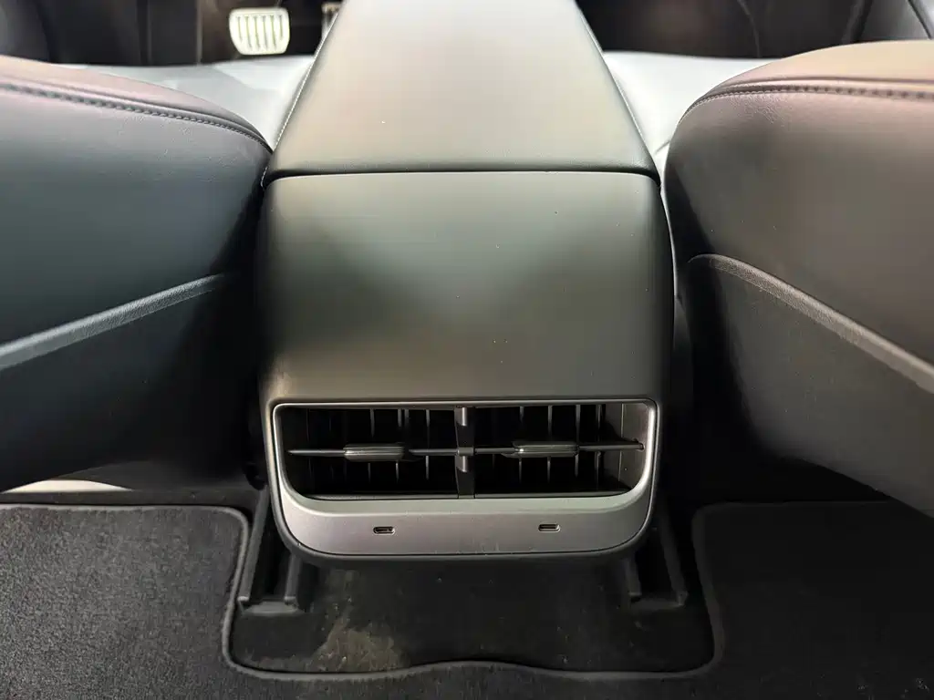 Tesla Model 3 — миниатюра 24