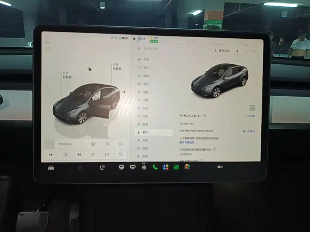 Tesla Model Y — миниатюра 13