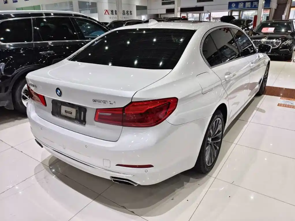 BMW 5 Series — миниатюра 9