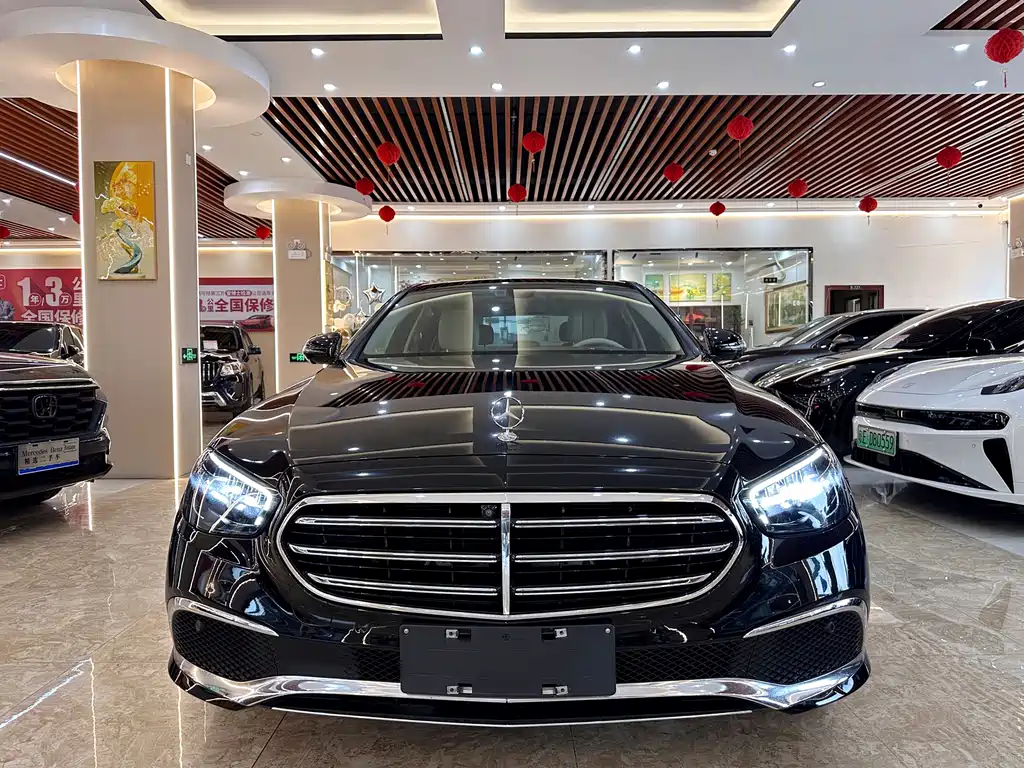 Mercedes-Benz E-Class — миниатюра 2