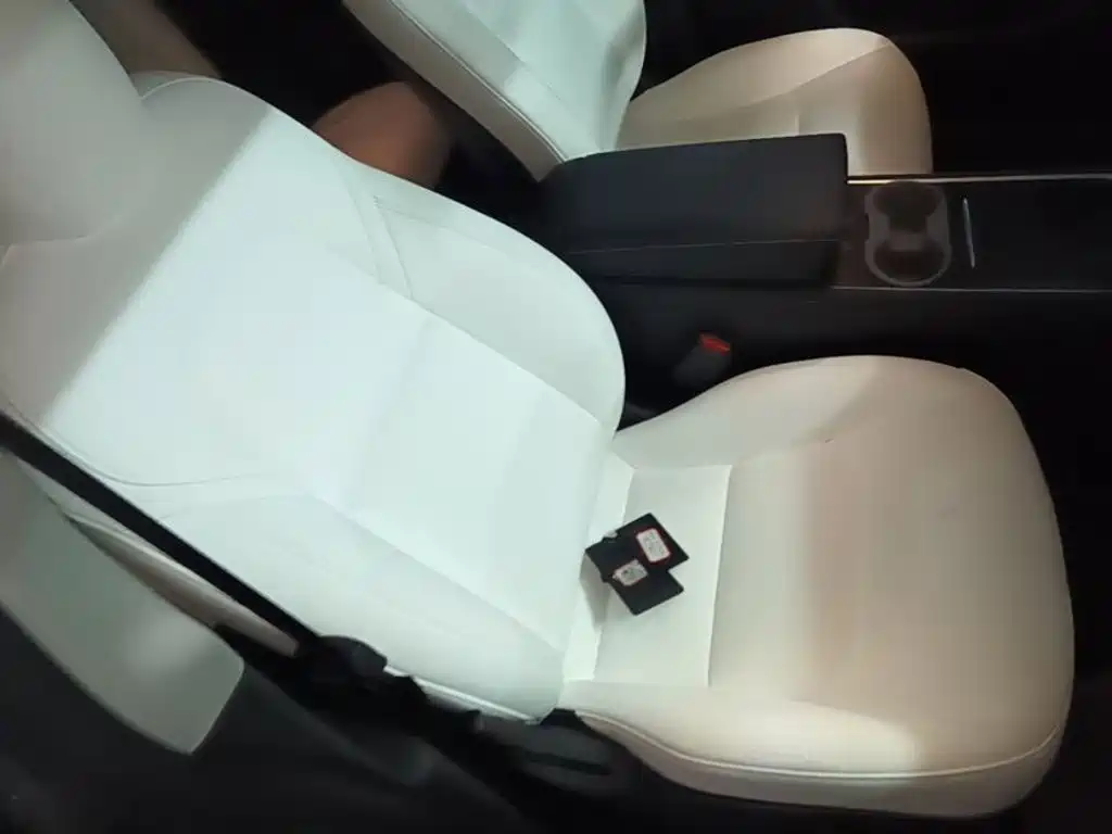 Tesla Model Y — миниатюра 25