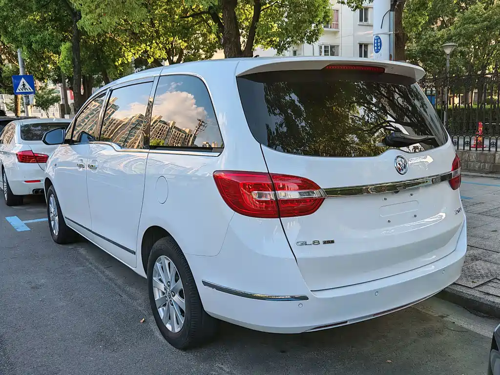 Buick GL8 — миниатюра 3
