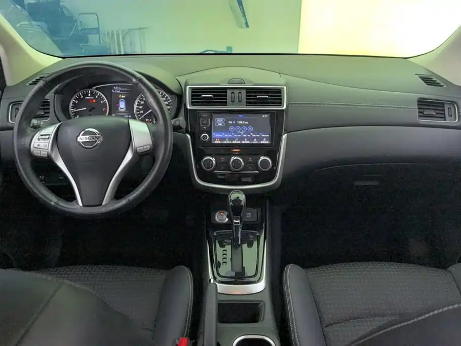 Nissan Tiida — миниатюра 12