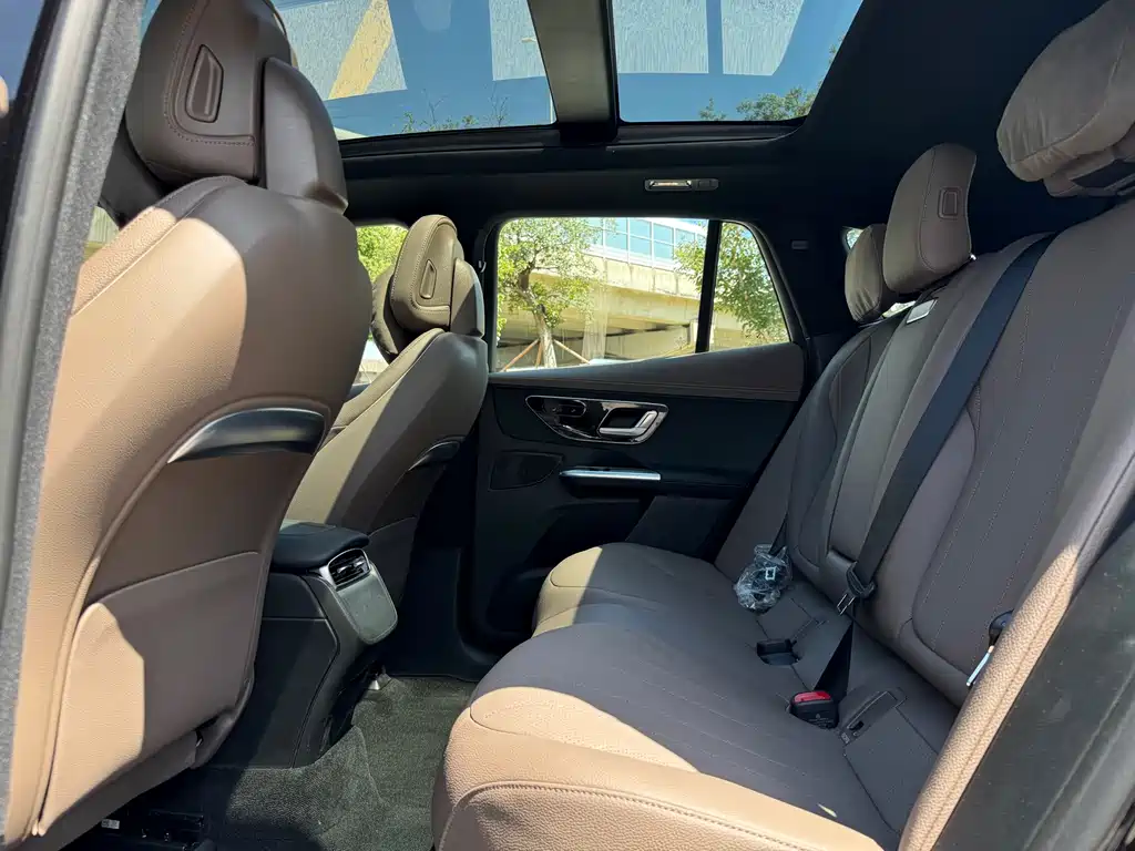 Mercedes-Benz EQE SUV — миниатюра 12