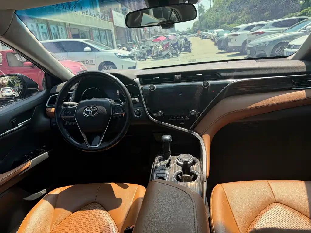 Toyota Camry — миниатюра 13