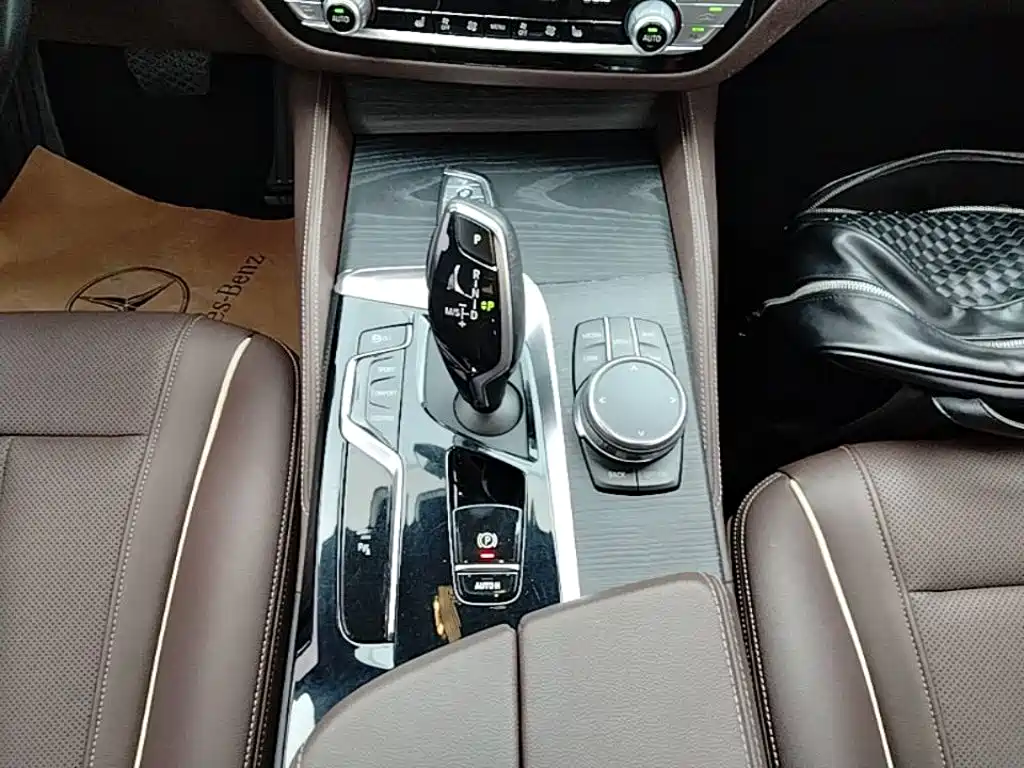 BMW 5 Series — миниатюра 14