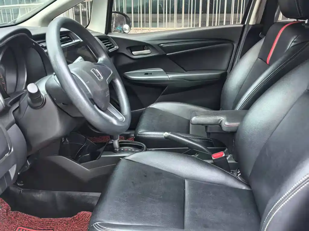 Honda Fit — миниатюра 7