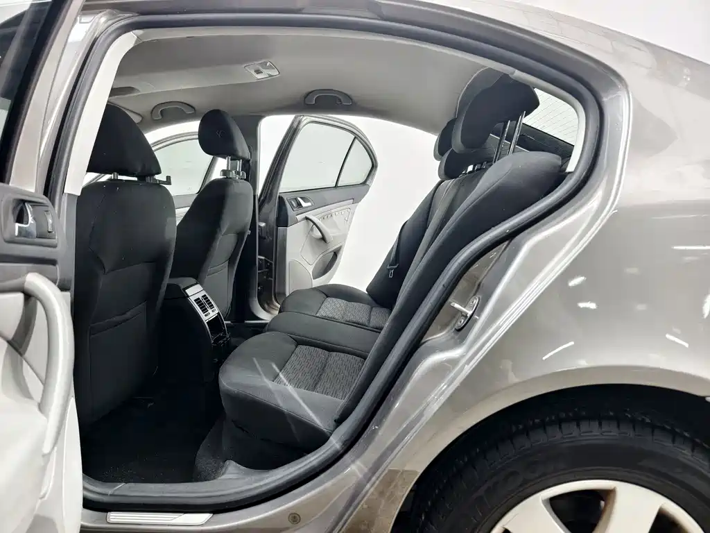Skoda Octavia — миниатюра 12
