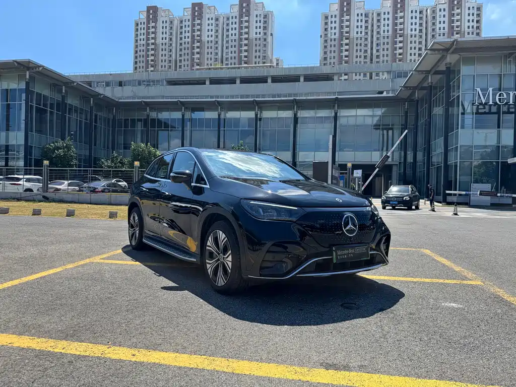 Mercedes-Benz EQE SUV — миниатюра 3