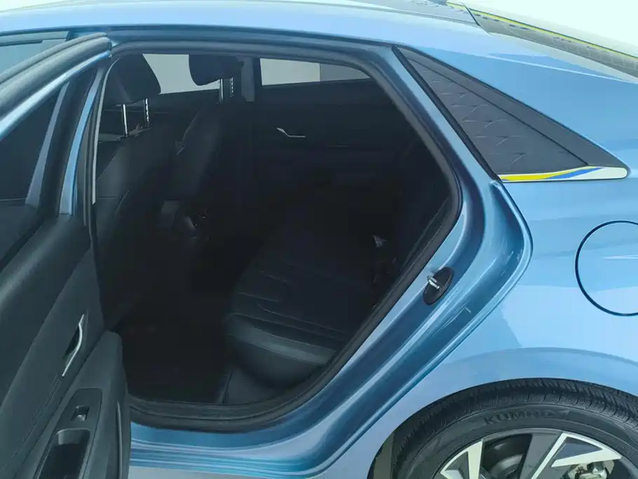Hyundai Elantra — миниатюра 11