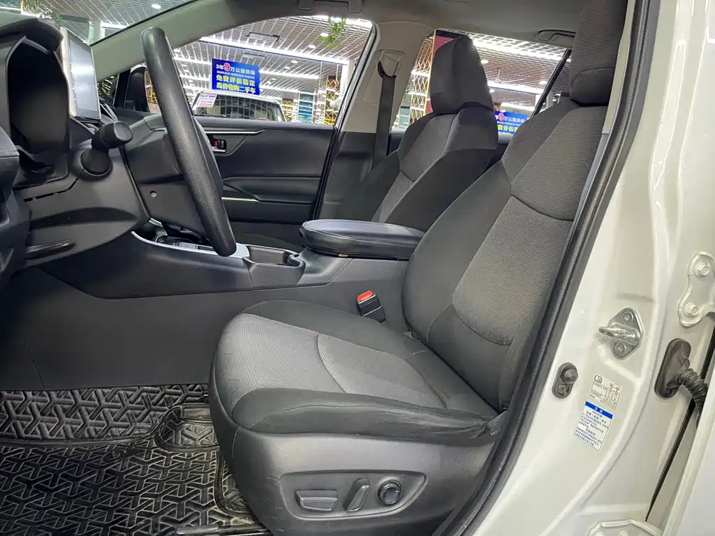 Toyota RAV4 — миниатюра 5