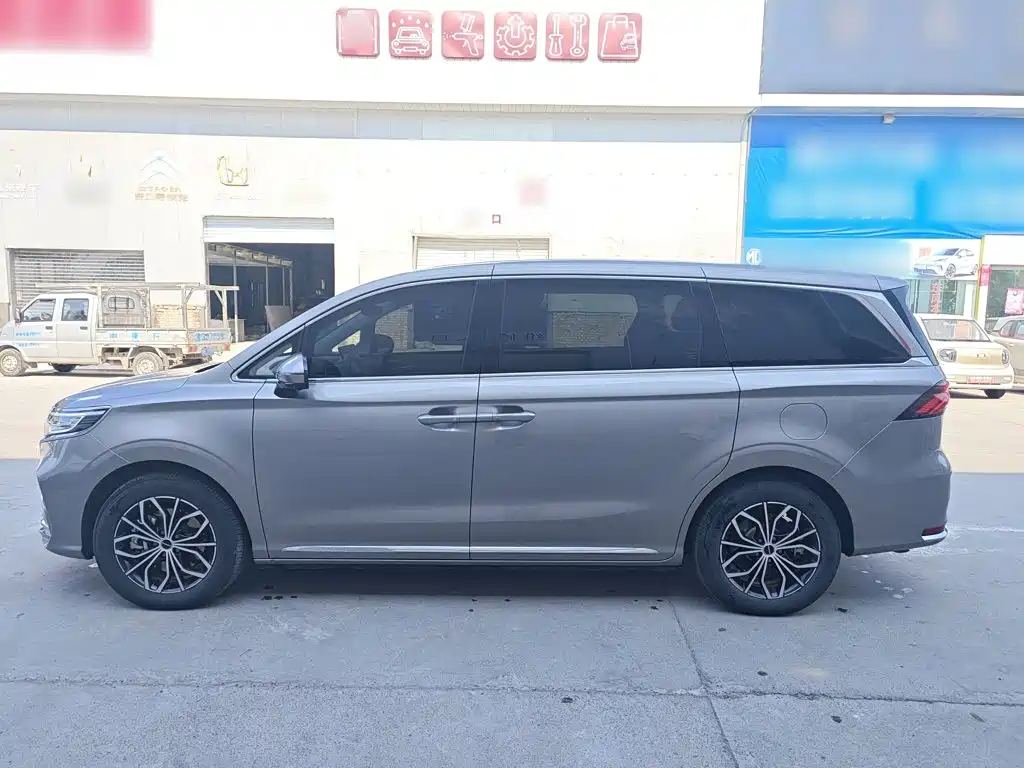 Roewe iMAX8 New Energy — миниатюра 5