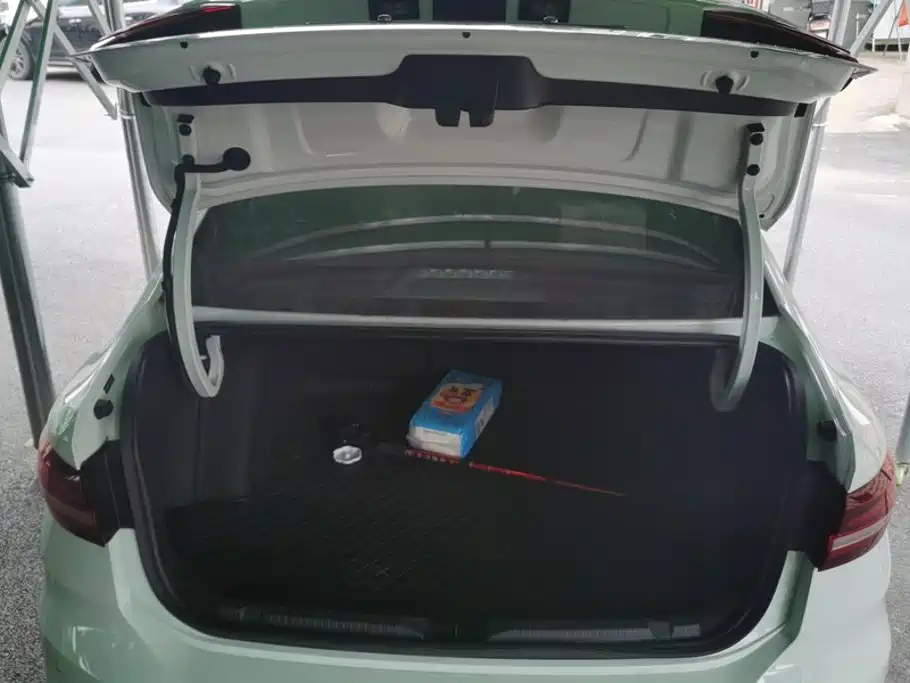Volkswagen Lavida — миниатюра 4