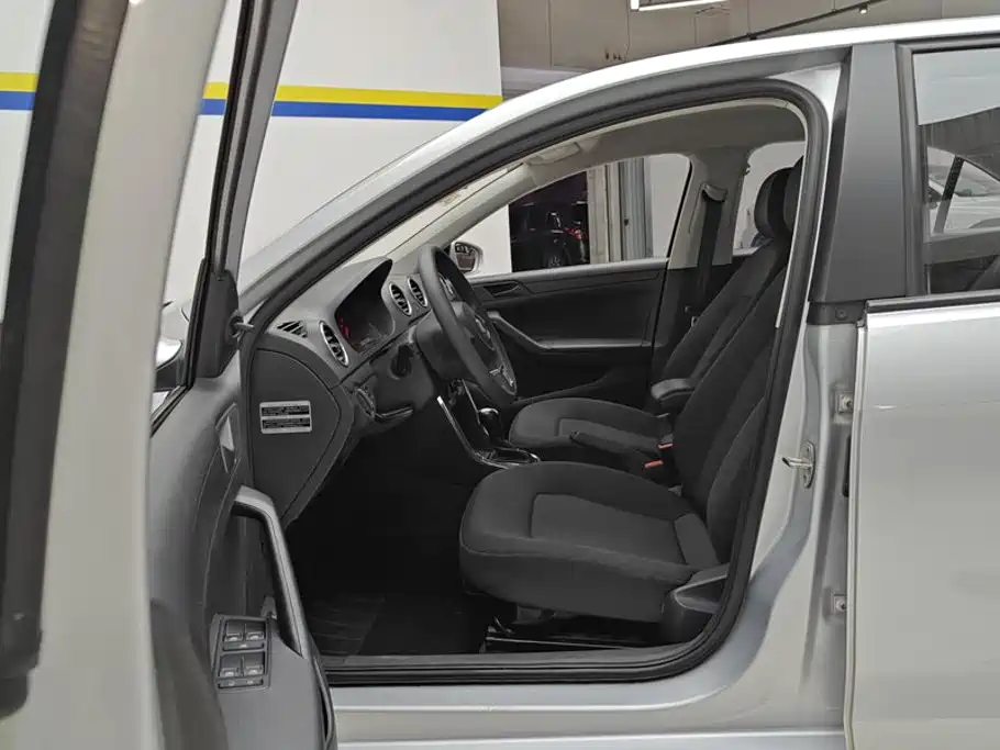 Volkswagen Jetta — миниатюра 9
