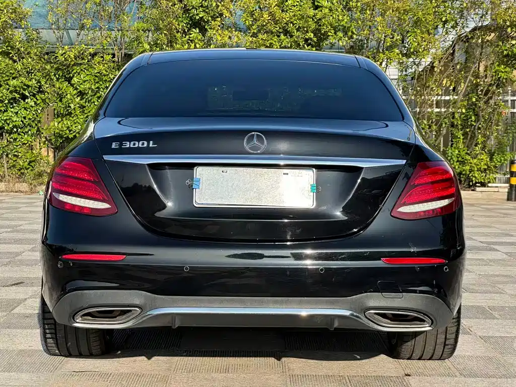 Mercedes-Benz E-Class — миниатюра 8