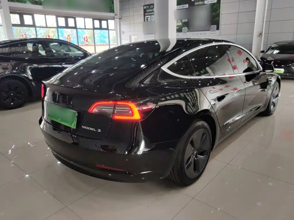 Tesla Model 3 — миниатюра 5