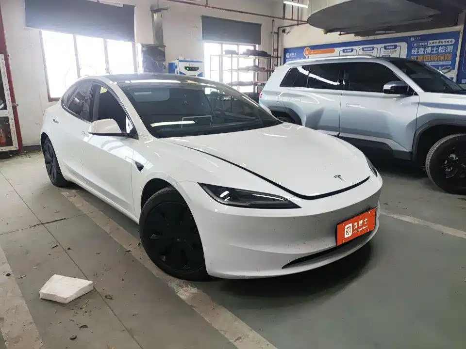 Tesla Model 3 — миниатюра 2