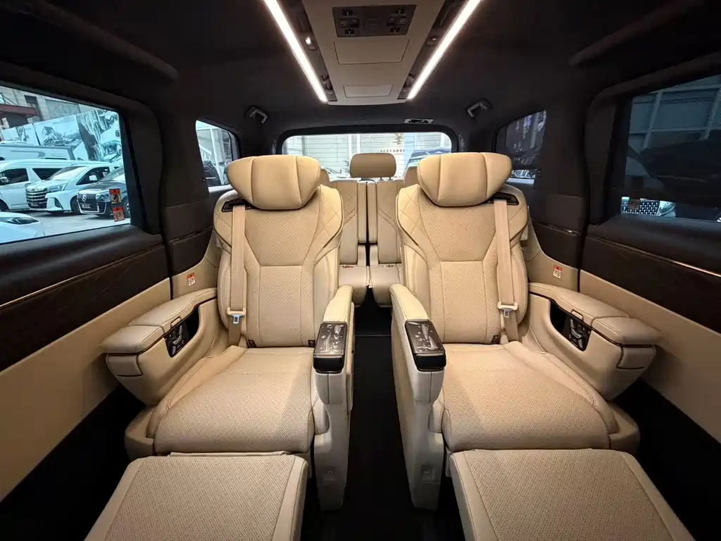 Toyota Alphard — миниатюра 8