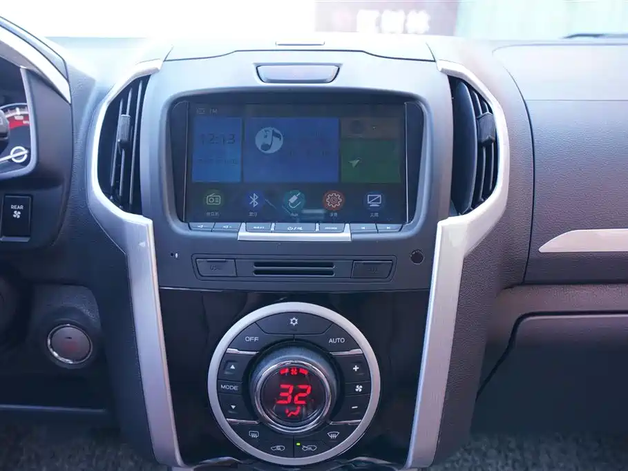 Isuzu MU-X 2017 3.0T AT Premium 7 мест V