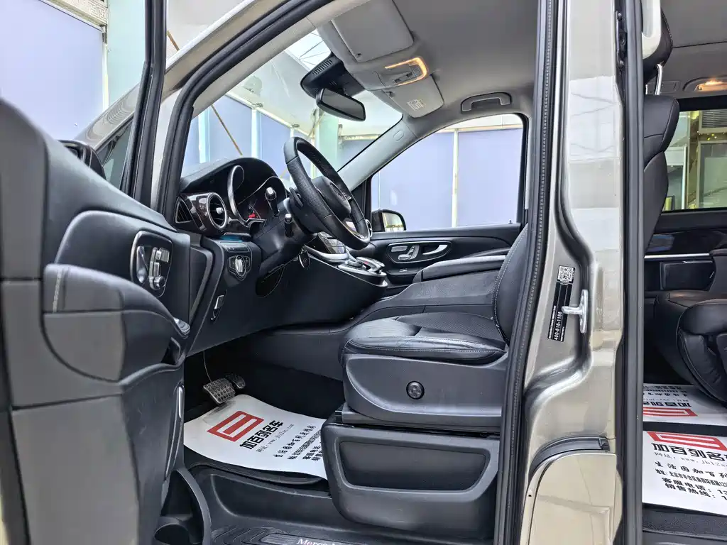 Mercedes-Benz V-Class — миниатюра 10