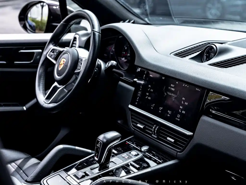 Porsche Cayenne — миниатюра 5