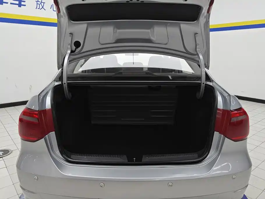 Volkswagen Jetta — миниатюра 4