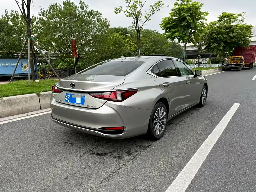 Lexus ES — миниатюра 3