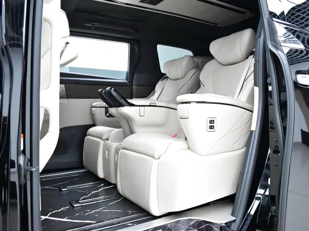 Toyota Alphard — миниатюра 18