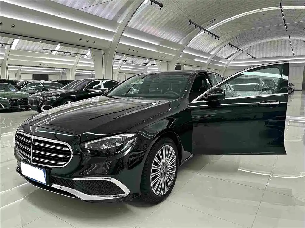 Mercedes-Benz E-Class — миниатюра 5