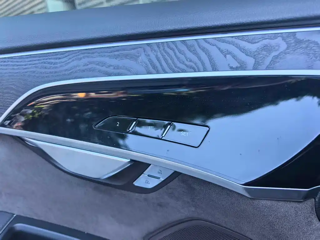 Audi A8 — миниатюра 15