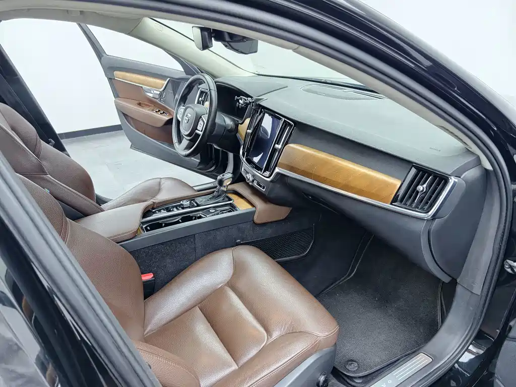 Volvo S90 — миниатюра 18