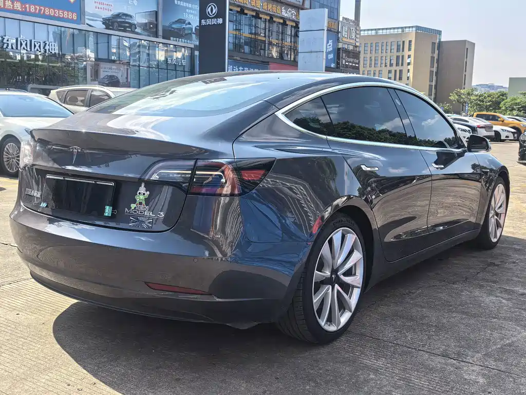 Tesla Model 3 — миниатюра 8