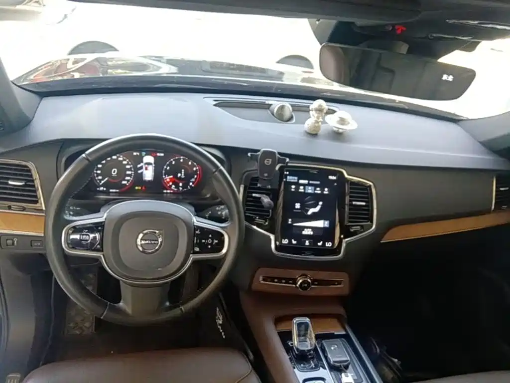 Volvo XC90 — миниатюра 10
