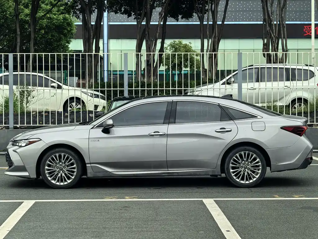 Toyota Avalon — миниатюра 10