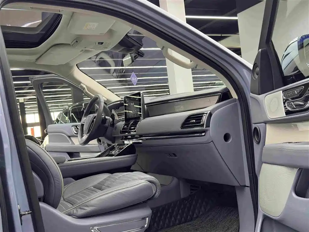 Lincoln Navigator — миниатюра 10
