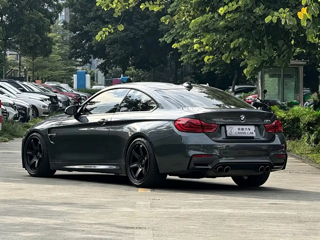 BMW M4 — миниатюра 6