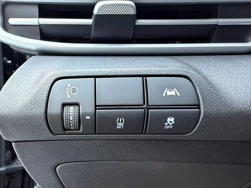 Hyundai Elantra — миниатюра 9