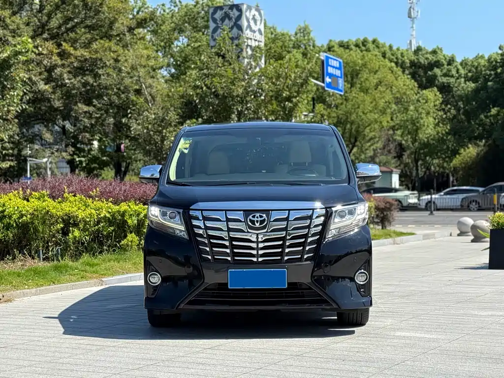 Toyota Alphard — миниатюра 2