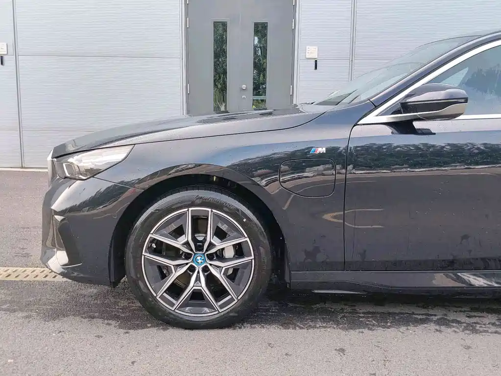 BMW i5 — миниатюра 6