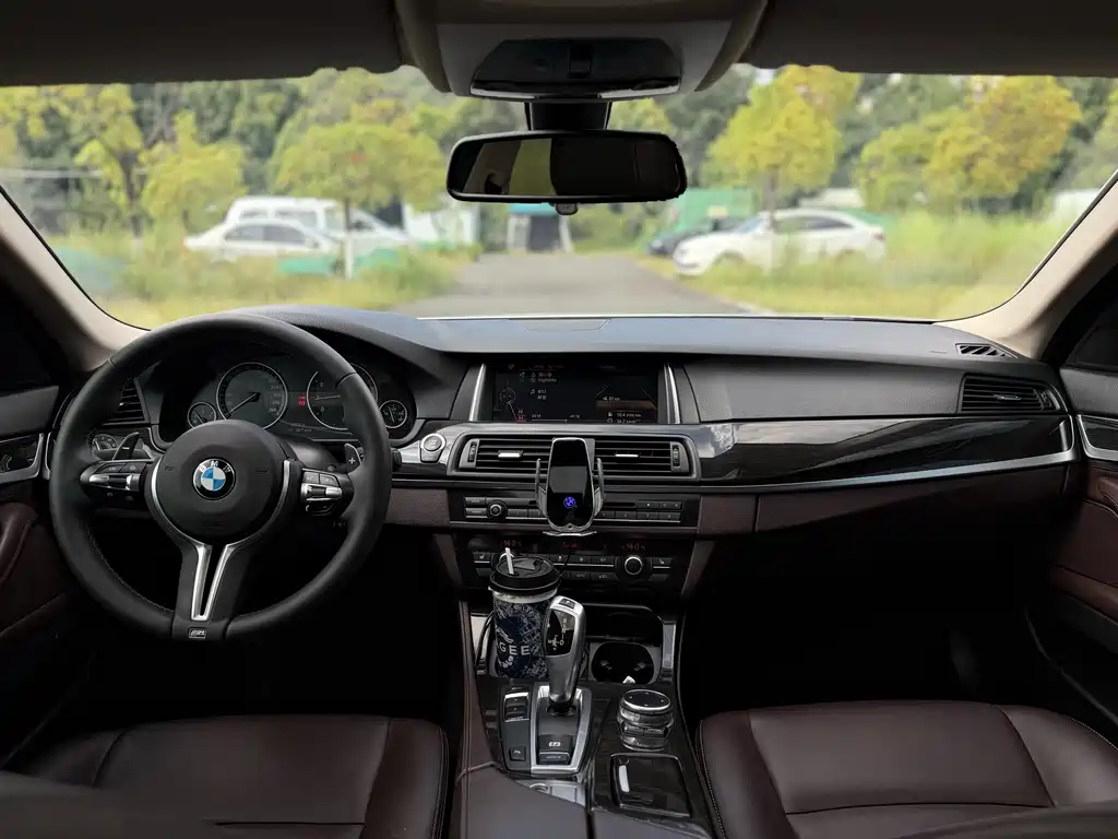 BMW 5 Series — миниатюра 25