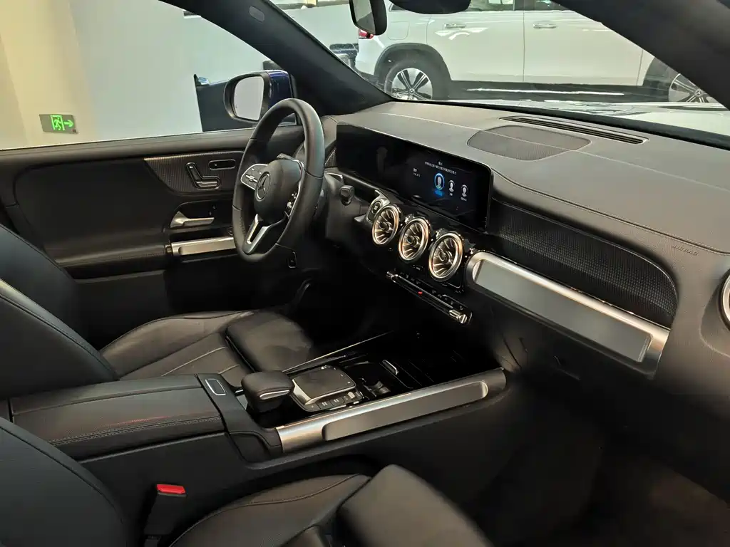 Mercedes-Benz EQB — миниатюра 12
